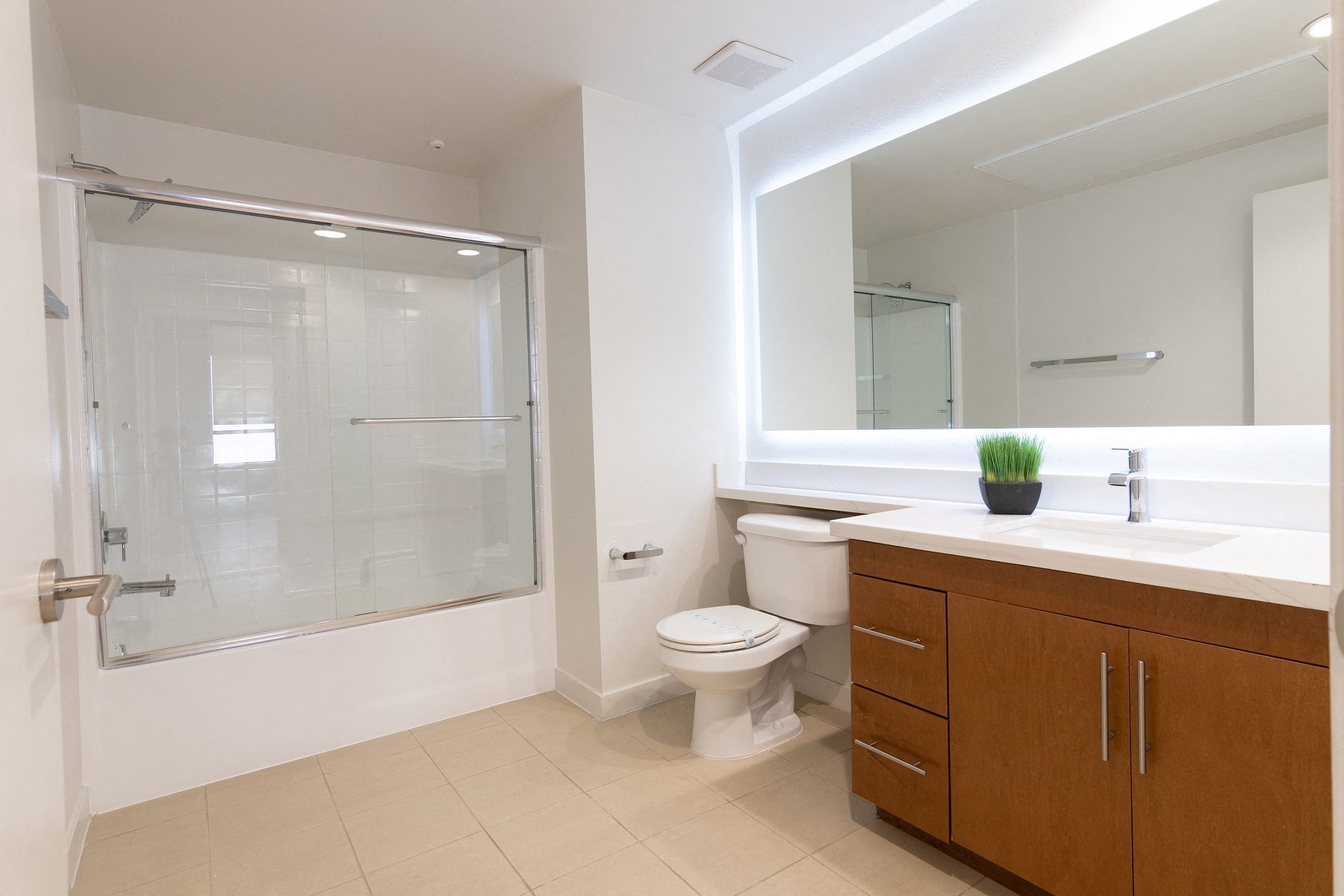 1548 509 2b2b_Bath1